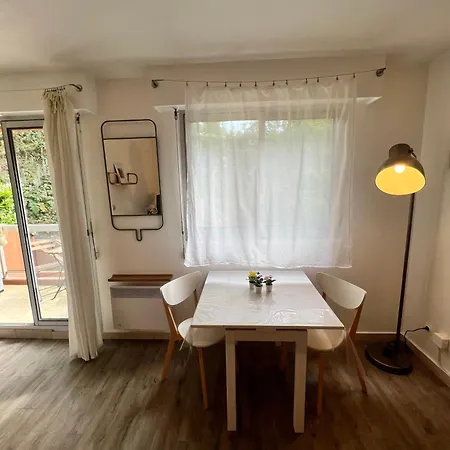 Avec Piscine A Apartament